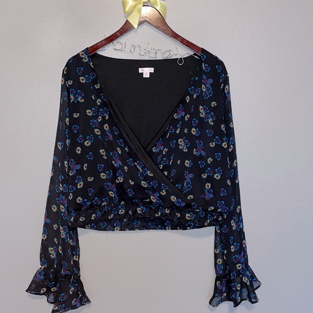 Xhilaration bell sleeve crop top XXL